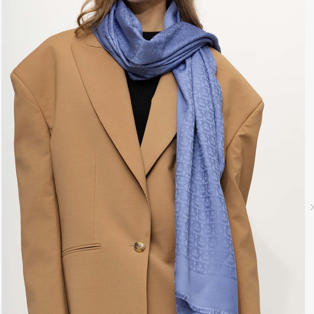 Salvatore Ferragamo shawl soft yellow color - Picture 3 of 8